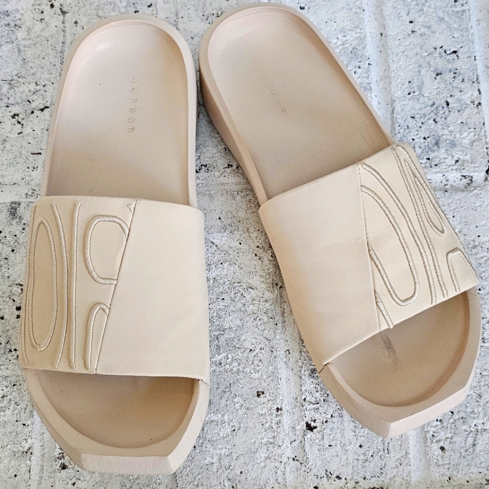 WMNS NIKE AIR JORDAN NOLA SLIDE Size 7